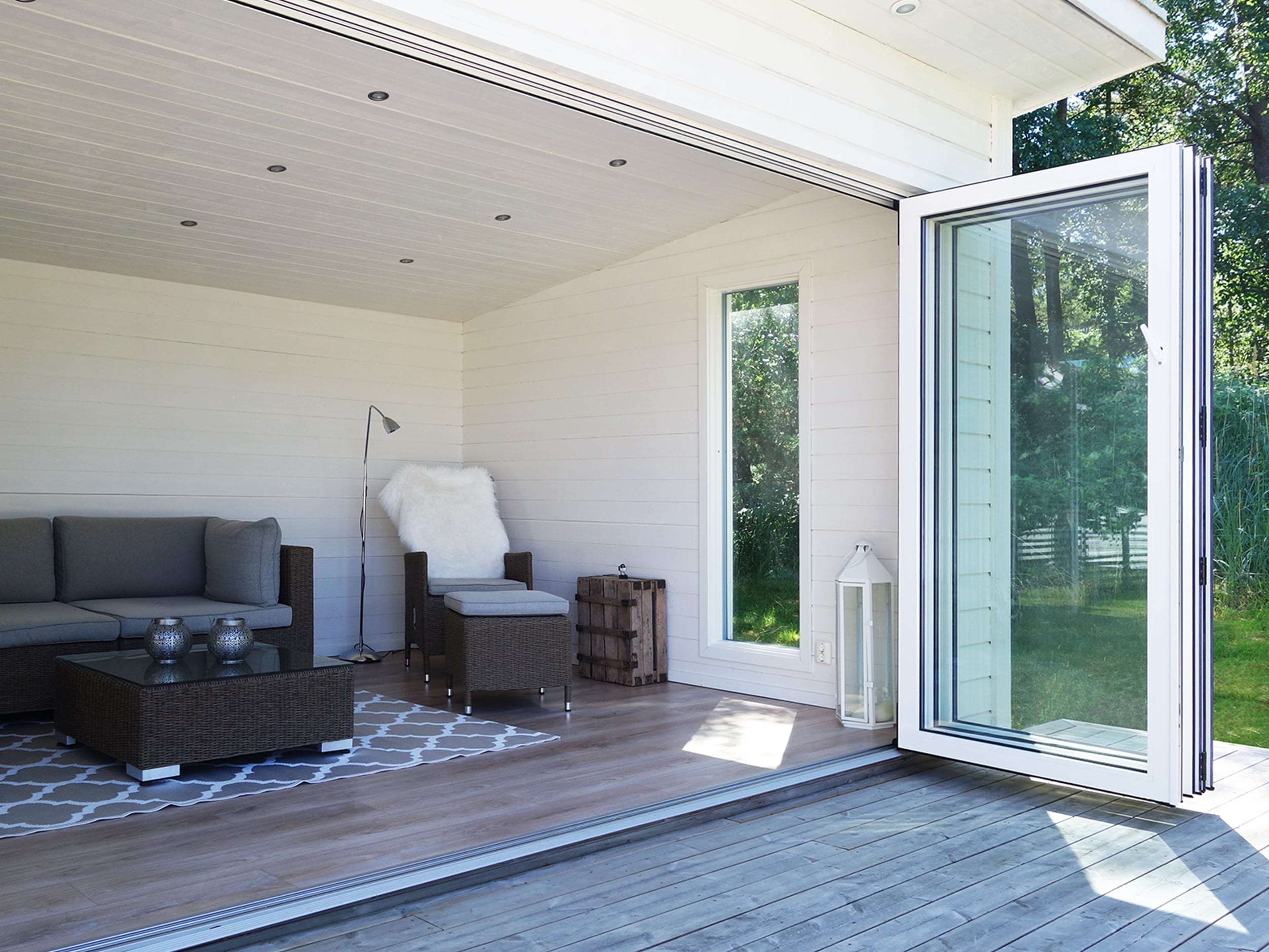 vikparti från Halle kan beställas i specialmått och färg till ditt uterum eller hus