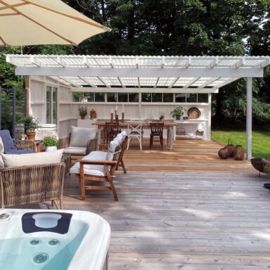 korrugerte plastplaten egner seg utmerket som takplast for terrasse, hagestue, lysinnslipp eller for eksempel carport